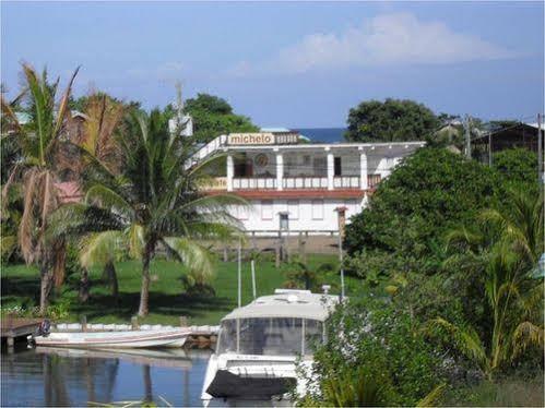 Michelo Suites Placencia Extérieur photo