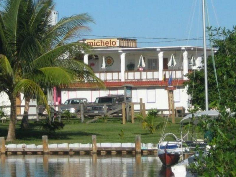 Michelo Suites Placencia Extérieur photo