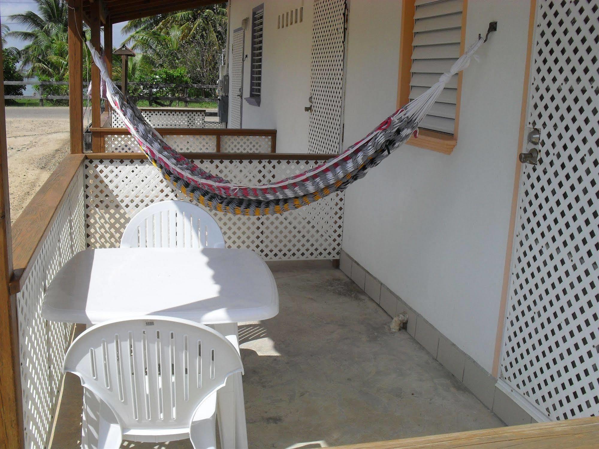 Michelo Suites Placencia Extérieur photo